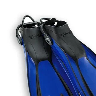 Mares Avanti Quattro Plus dive fin with a bungee heel strap