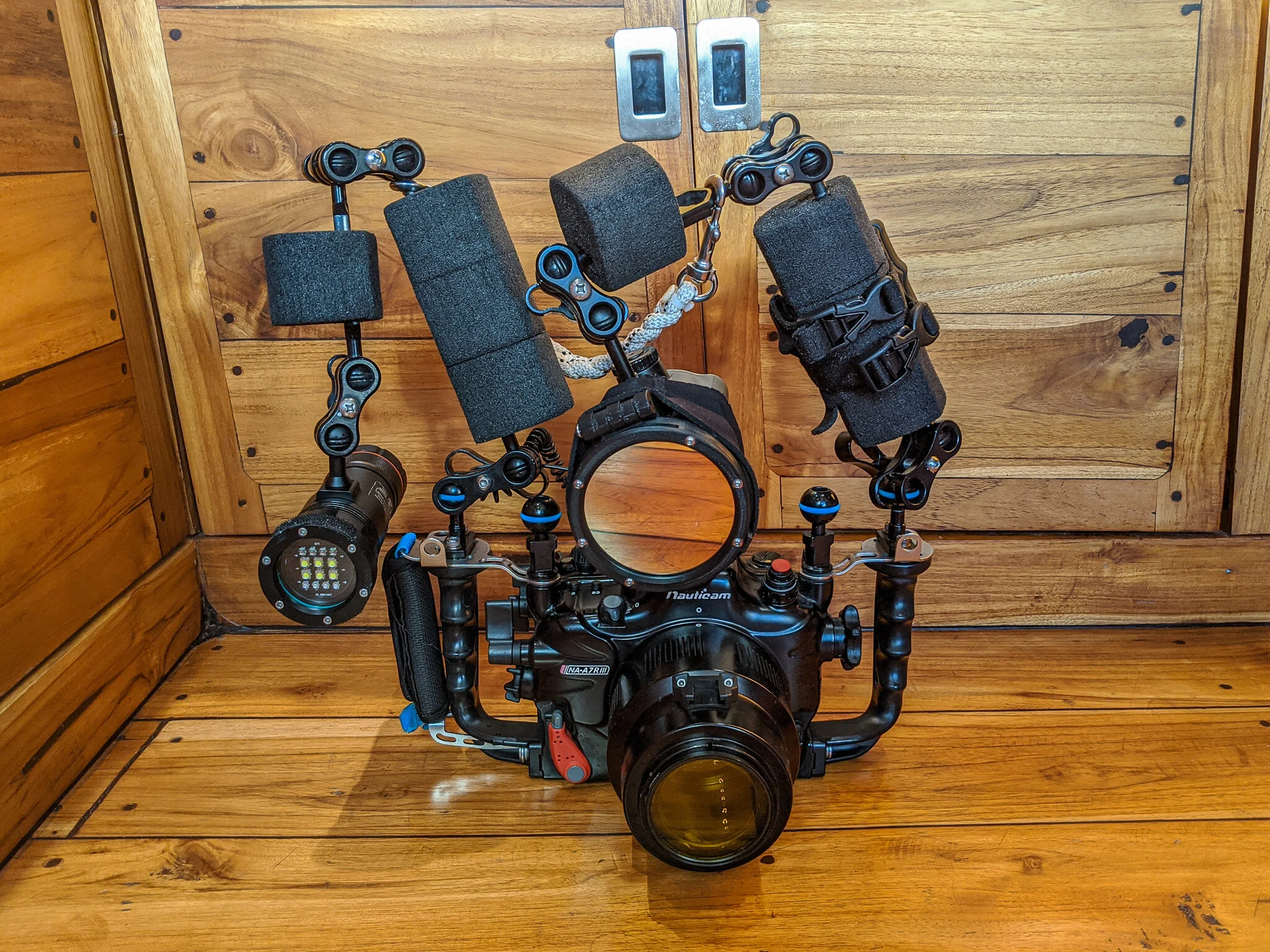 camera and strobes set up for underwater fluorescence photography